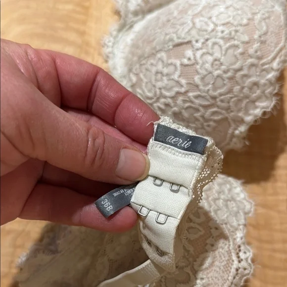 Four Neutral Bras with Underwire Support - Picture 4 of 8